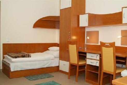 Karoly Robert Diakhotel Gyongyos Exterior photo